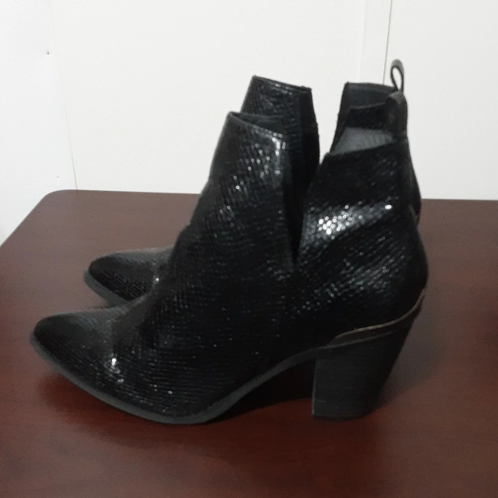 Very Volatile Snake‎ Print Cut Out Sides Stack Heel